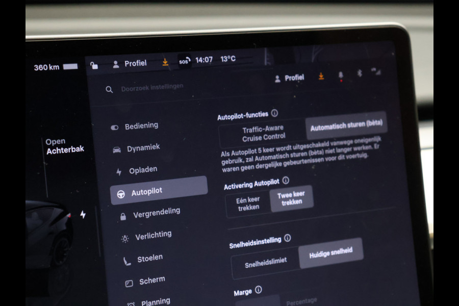 Tesla Model Y RWD 58 kWh [AUTOPILOT, TREKHAAK AFNEEMBAAR, PANORAMADAK, STUURVERWARMING, STOELVERWARMING, CAMERA, ELEKTRISCHE ACHTERKLEP, PDC V+A, VOL LEDER, CRUISE CONTROL, NIEUWSTAAT]
