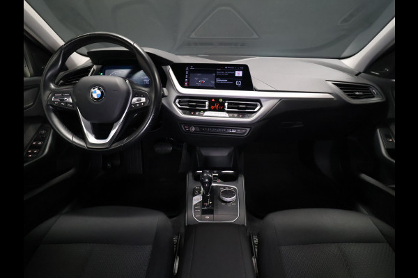 BMW 1-serie 120i Executive Edition [HARMAN/KARDON, APPLE CARPLAY, ANDROID, ADAPTIVE CRUISE CONTROL, CAMERA, CLIMATE CONTROL, NIEUWSTAAT]