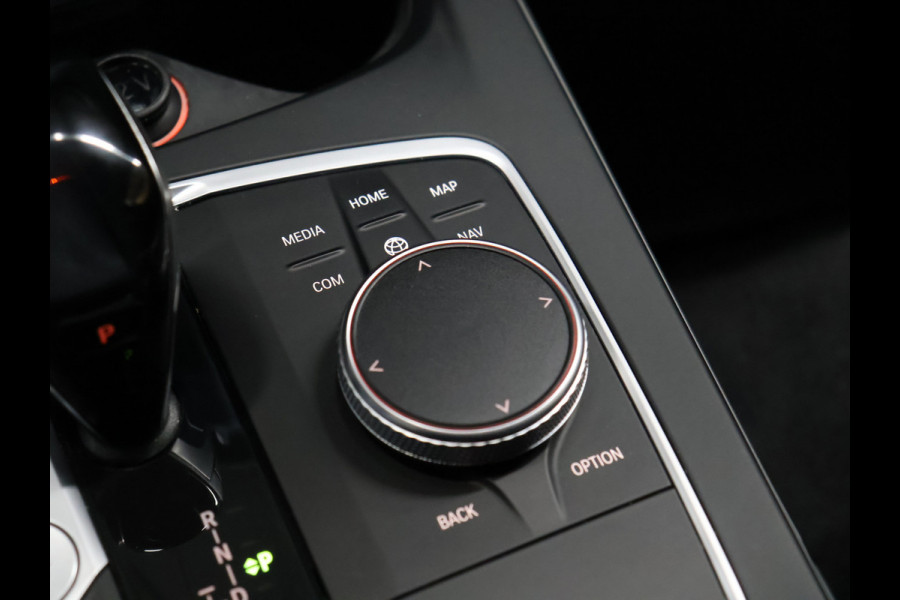 BMW 1-serie 120i Executive Edition [HARMAN/KARDON, APPLE CARPLAY, ANDROID, ADAPTIVE CRUISE CONTROL, CAMERA, CLIMATE CONTROL, NIEUWSTAAT]