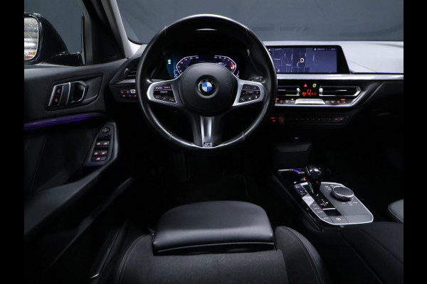 BMW 1-serie 118i M Sport [SFEERVERLICHTING, APPLE CARPLAY, ANDROID AUTO, STOELVERWARMING, M SPORTSTUUR, CRUISE CONTROL, NIEUWSTAAT]