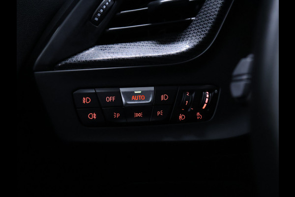 BMW 1-serie 118i M Sport [SFEERVERLICHTING, APPLE CARPLAY, ANDROID AUTO, STOELVERWARMING, M SPORTSTUUR, CRUISE CONTROL, NIEUWSTAAT]
