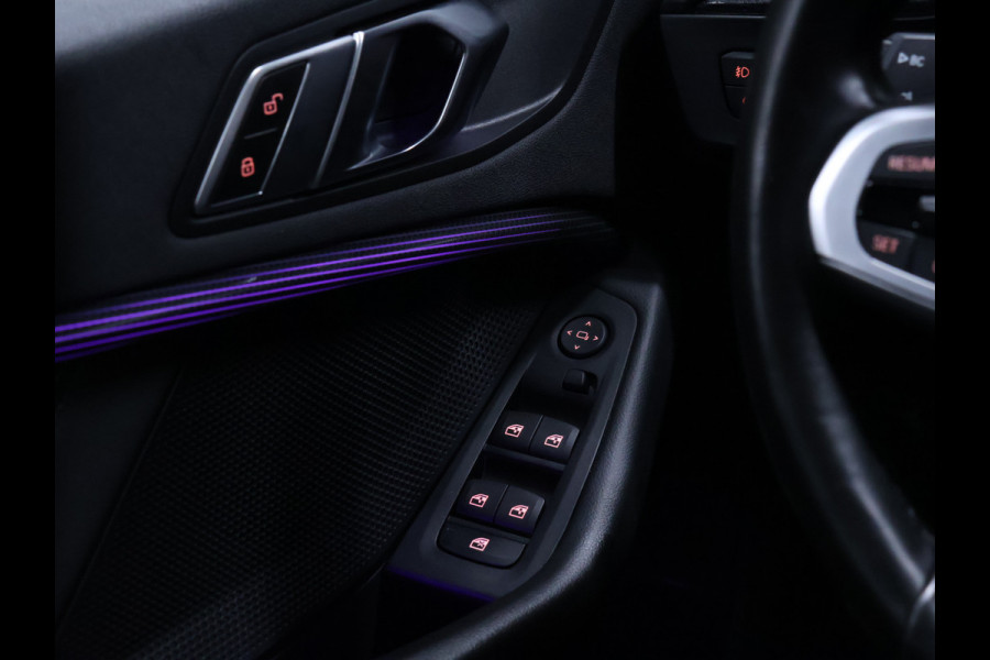 BMW 1-serie 118i M Sport [SFEERVERLICHTING, APPLE CARPLAY, ANDROID AUTO, STOELVERWARMING, M SPORTSTUUR, CRUISE CONTROL, NIEUWSTAAT]
