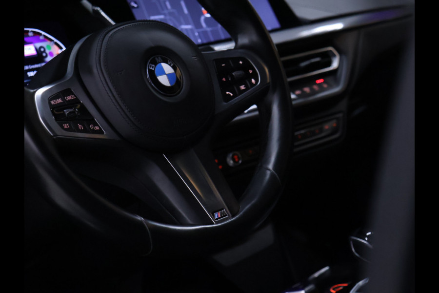 BMW 1-serie 118i M Sport [SFEERVERLICHTING, APPLE CARPLAY, ANDROID AUTO, STOELVERWARMING, M SPORTSTUUR, CRUISE CONTROL, NIEUWSTAAT]