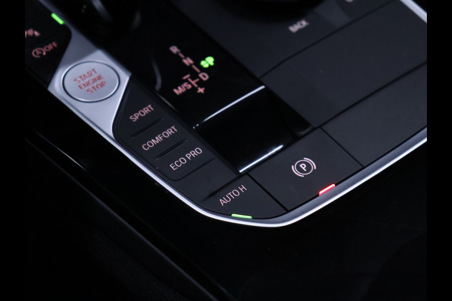 BMW 1-serie 118i M Sport [SFEERVERLICHTING, APPLE CARPLAY, ANDROID AUTO, STOELVERWARMING, M SPORTSTUUR, CRUISE CONTROL, NIEUWSTAAT]