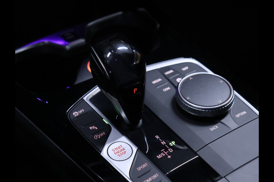 BMW 1-serie 118i M Sport [SFEERVERLICHTING, APPLE CARPLAY, ANDROID AUTO, STOELVERWARMING, M SPORTSTUUR, CRUISE CONTROL, NIEUWSTAAT]