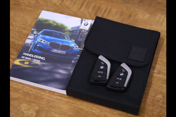 BMW 1-serie 118i M Sport [SFEERVERLICHTING, APPLE CARPLAY, ANDROID AUTO, STOELVERWARMING, M SPORTSTUUR, CRUISE CONTROL, NIEUWSTAAT]
