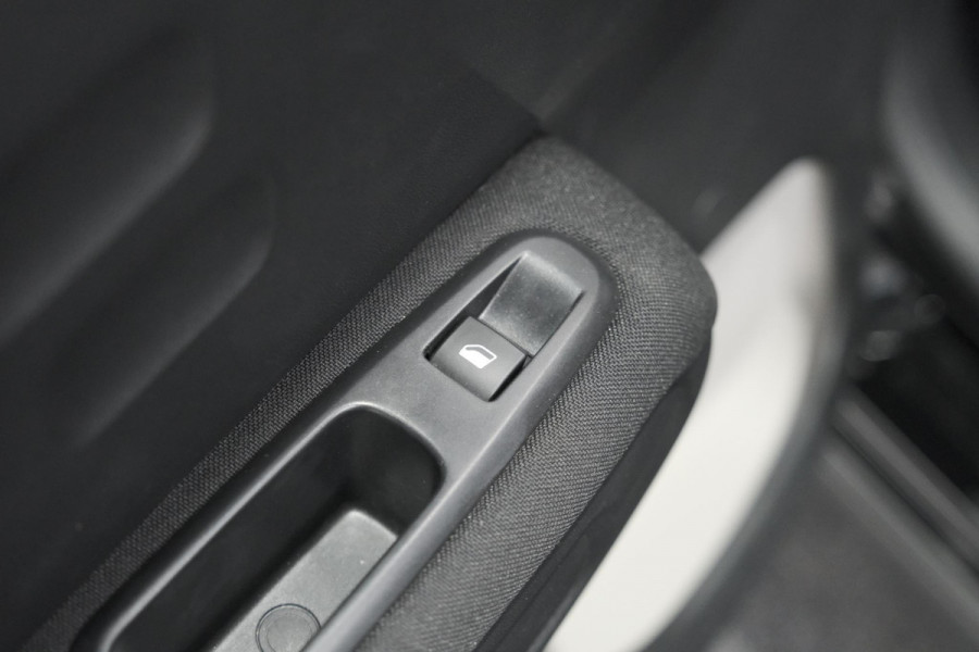 Citroën C3 PureTech 110 EAT6 Max | Apple Carplay | Parkeersensoren | 16 Inch Lichtmetalen Velgen