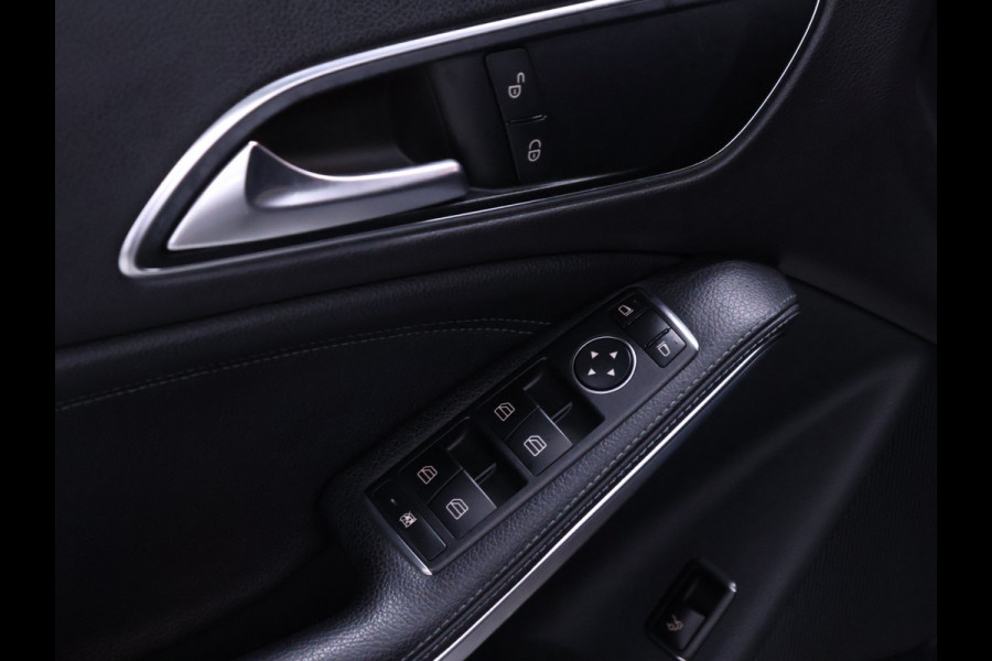 Mercedes-Benz CLA-Klasse 180 AMG [APPLE CARPLAY, AMG VELG, LEDER INTERIEUR, CRUISE CONTROL, AUTOMATISCH DIMLICHT, SCHAKELFLIPPERS, NIEUWSTAAT]
