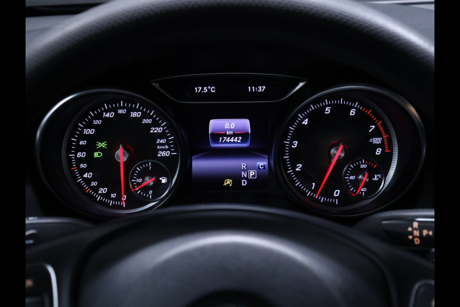 Mercedes-Benz CLA-Klasse 180 AMG [APPLE CARPLAY, AMG VELG, LEDER INTERIEUR, CRUISE CONTROL, AUTOMATISCH DIMLICHT, SCHAKELFLIPPERS, NIEUWSTAAT]