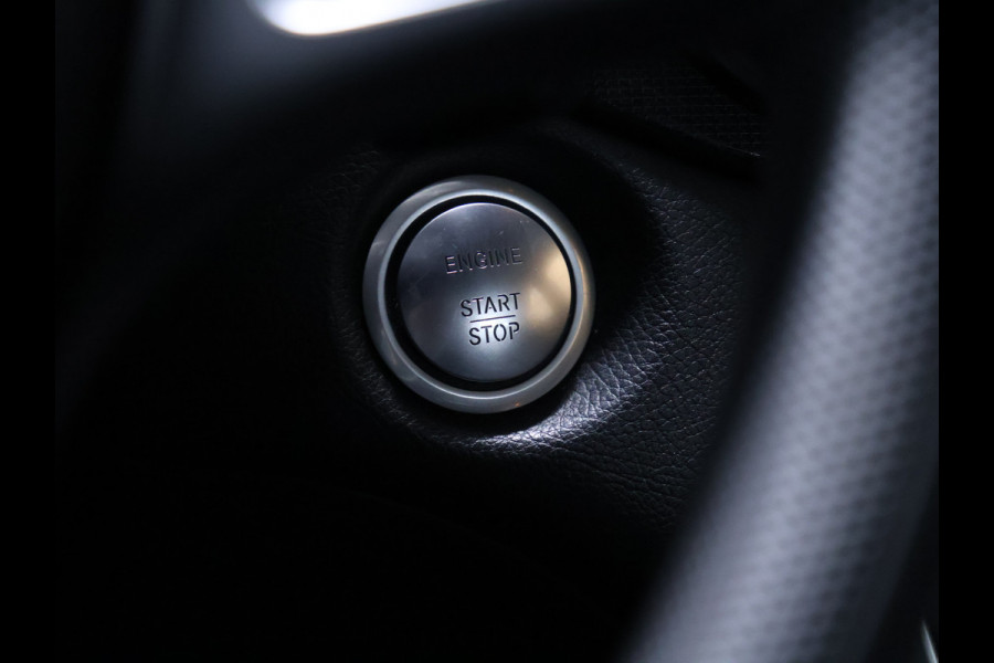 Mercedes-Benz CLA-Klasse 180 AMG [APPLE CARPLAY, AMG VELG, LEDER INTERIEUR, CRUISE CONTROL, AUTOMATISCH DIMLICHT, SCHAKELFLIPPERS, NIEUWSTAAT]