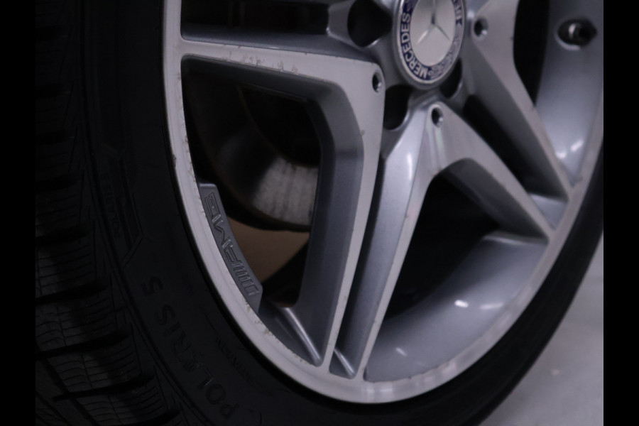 Mercedes-Benz CLA-Klasse 180 AMG [APPLE CARPLAY, AMG VELG, LEDER INTERIEUR, CRUISE CONTROL, AUTOMATISCH DIMLICHT, SCHAKELFLIPPERS, NIEUWSTAAT]