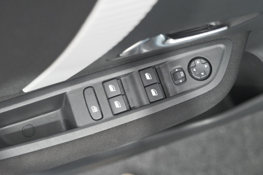 Citroën C4 Puretech 130 Plus | Camera | Apple Carplay | Parkeersensoren