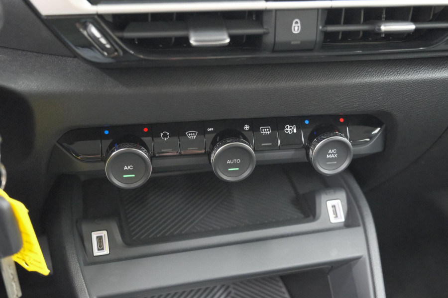 Citroën C4 Puretech 130 Plus | Camera | Apple Carplay | Parkeersensoren