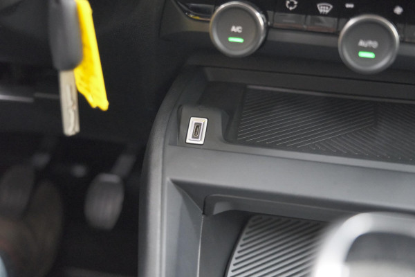 Citroën C4 Puretech 130 Plus | Camera | Apple Carplay | Parkeersensoren