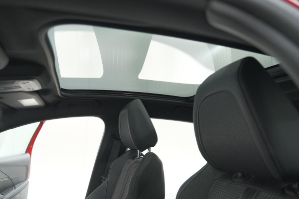 Peugeot 208 PureTech 130 EAT8 GT | Panoramadak | Camera | Apple Carplay | Stoelverwarming