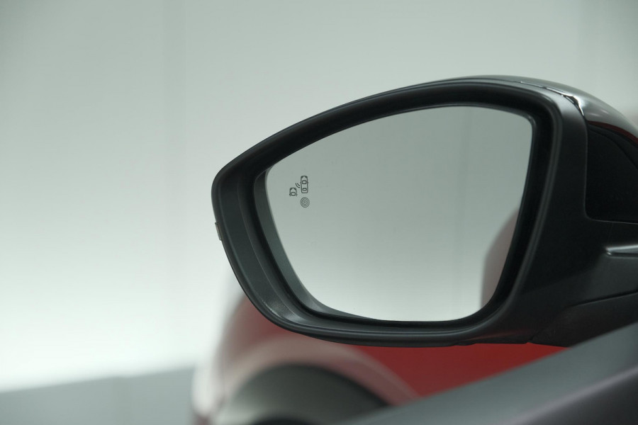 Peugeot 208 PureTech 130 EAT8 GT | Panoramadak | Camera | Apple Carplay | Stoelverwarming
