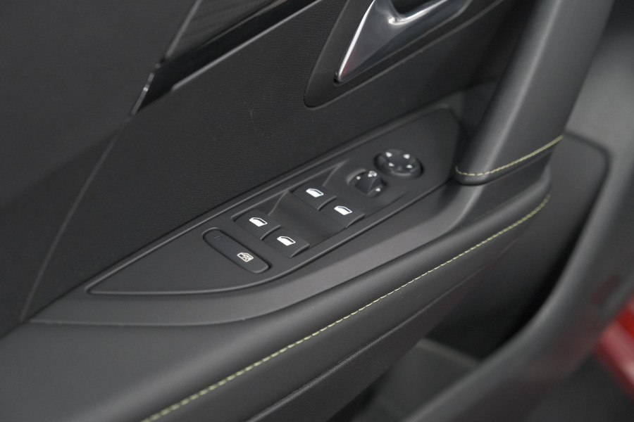 Peugeot 208 PureTech 130 EAT8 GT | Panoramadak | Camera | Apple Carplay | Stoelverwarming