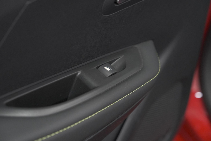 Peugeot 208 PureTech 130 EAT8 GT | Panoramadak | Camera | Apple Carplay | Stoelverwarming