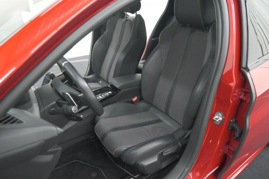 Peugeot 208 PureTech 130 EAT8 GT | Panoramadak | Camera | Apple Carplay | Stoelverwarming