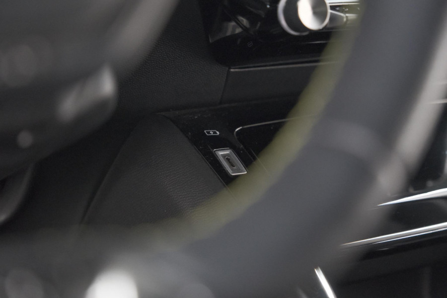 Peugeot 208 PureTech 130 EAT8 GT | Panoramadak | Camera | Apple Carplay | Stoelverwarming