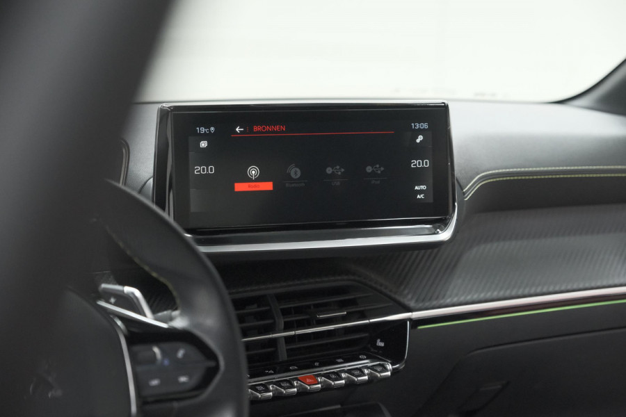 Peugeot 208 PureTech 130 EAT8 GT | Panoramadak | Camera | Apple Carplay | Stoelverwarming