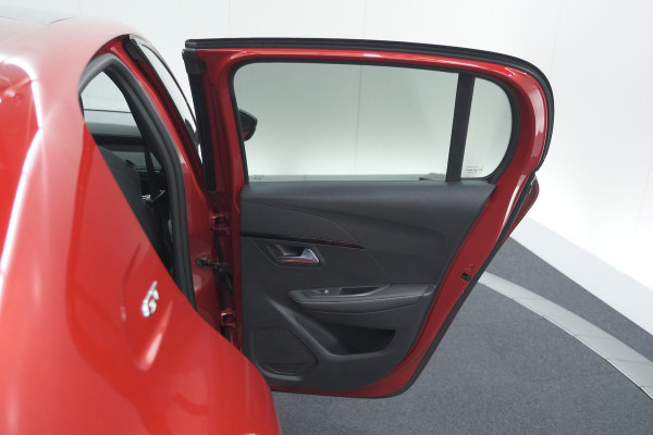 Peugeot 208 PureTech 130 EAT8 GT | Panoramadak | Camera | Apple Carplay | Stoelverwarming