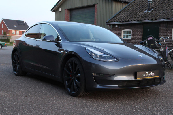 Tesla Model 3 Performance AWD 75 kWh SOh LEER NAVI PANO 105000KM!!