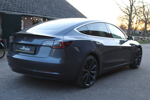 Tesla Model 3 Performance AWD 75 kWh SOh LEER NAVI PANO 105000KM!!