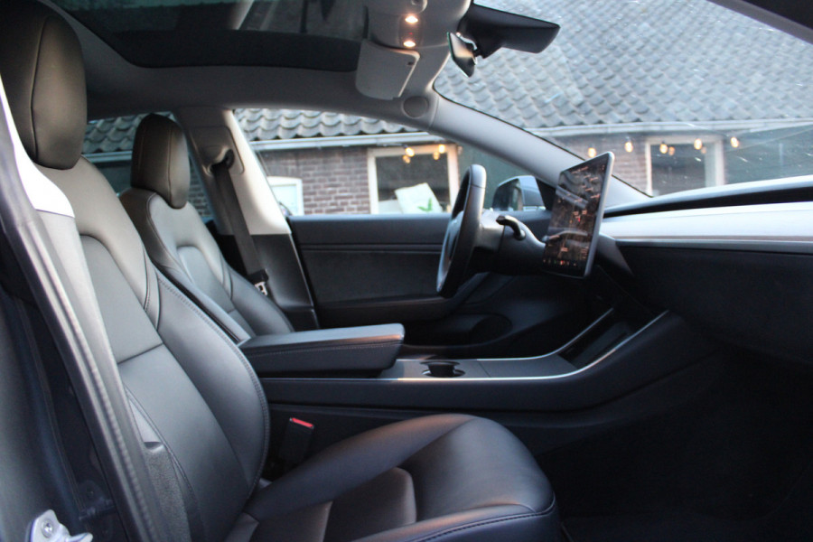 Tesla Model 3 Performance AWD 75 kWh SOh LEER NAVI PANO 105000KM!!