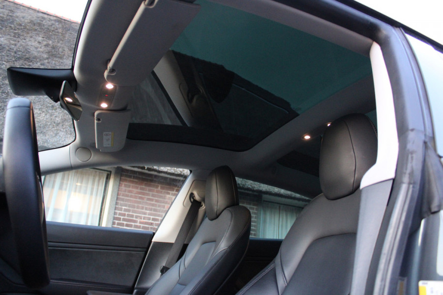 Tesla Model 3 Performance AWD 75 kWh SOh LEER NAVI PANO 105000KM!!