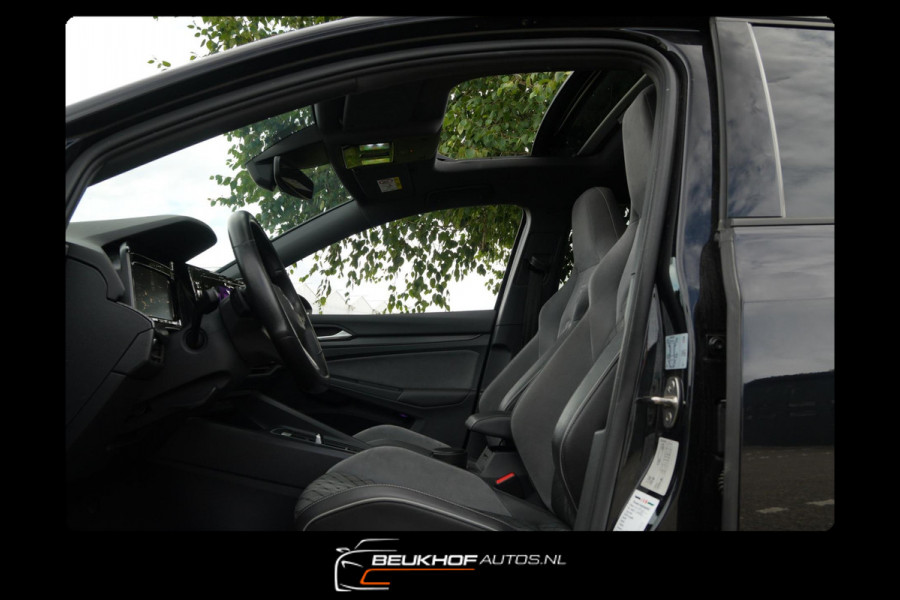 Volkswagen Golf 1.5 eTSI R-Line Pano H&K Audio Cruise Camera