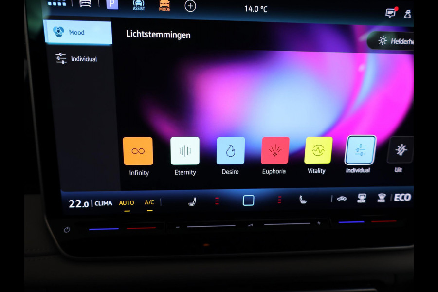 Volkswagen Tiguan 1.5 eHybrid Elegance 204 pk Automaat (DSG) | SOH 100% | Verlengde garantie | Navigatie | Panoramadak | Trekhaak (wegklapbaar) | Parkeersensoren (Park assist) | Rondomzicht camera | Stoelverwarming v/a |