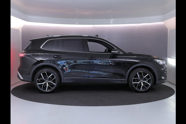 Volkswagen Tiguan 1.5 eHybrid Elegance 204 pk Automaat (DSG) | SOH 100% | Verlengde garantie | Navigatie | Panoramadak | Trekhaak (wegklapbaar) | Parkeersensoren (Park assist) | Rondomzicht camera | Stoelverwarming v/a |