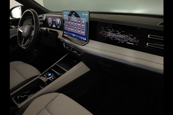 Volkswagen Tiguan 1.5 eHybrid Elegance 204 pk Automaat (DSG) | SOH 100% | Verlengde garantie | Navigatie | Panoramadak | Trekhaak (wegklapbaar) | Parkeersensoren (Park assist) | Rondomzicht camera | Stoelverwarming v/a |