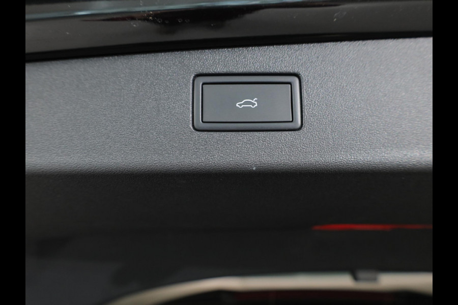 Volkswagen Tiguan 1.5 eHybrid Elegance 204 pk Automaat (DSG) | SOH 100% | Verlengde garantie | Navigatie | Panoramadak | Trekhaak (wegklapbaar) | Parkeersensoren (Park assist) | Rondomzicht camera | Stoelverwarming v/a |