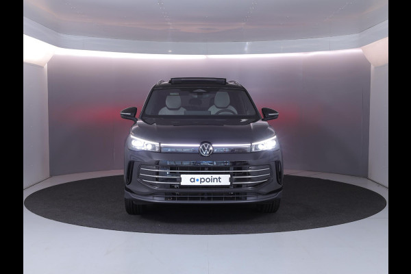 Volkswagen Tiguan 1.5 eHybrid Elegance 204 pk Automaat (DSG) | SOH 100% | Verlengde garantie | Navigatie | Panoramadak | Trekhaak (wegklapbaar) | Parkeersensoren (Park assist) | Rondomzicht camera | Stoelverwarming v/a |