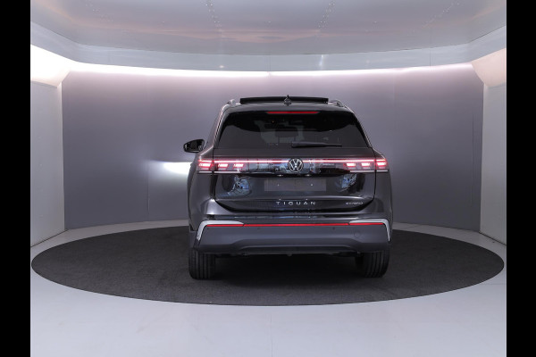 Volkswagen Tiguan 1.5 eHybrid Elegance 204 pk Automaat (DSG) | SOH 100% | Verlengde garantie | Navigatie | Panoramadak | Trekhaak (wegklapbaar) | Parkeersensoren (Park assist) | Rondomzicht camera | Stoelverwarming v/a |