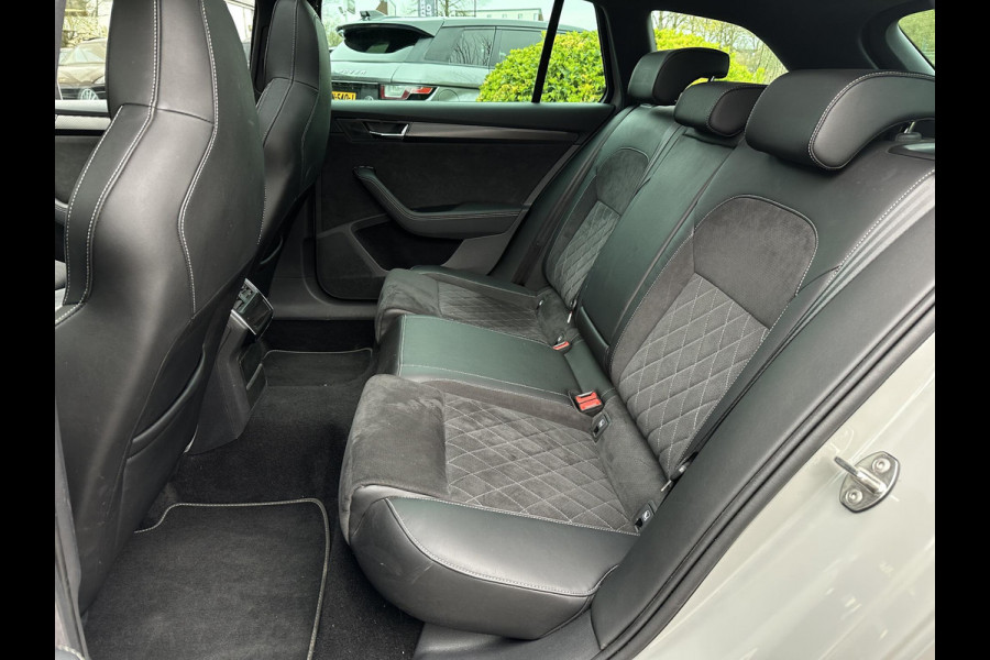 Škoda Superb Combi 1.4 TSI iV Sportline Business Panoramadak Adapt. Cruise LED Standkachel Trekhaak 19''LM
