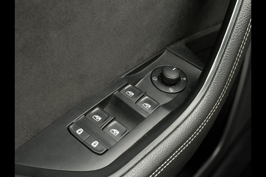 Škoda Superb Combi 1.4 TSI iV Sportline Business Panoramadak Adapt. Cruise LED Standkachel Trekhaak 19''LM