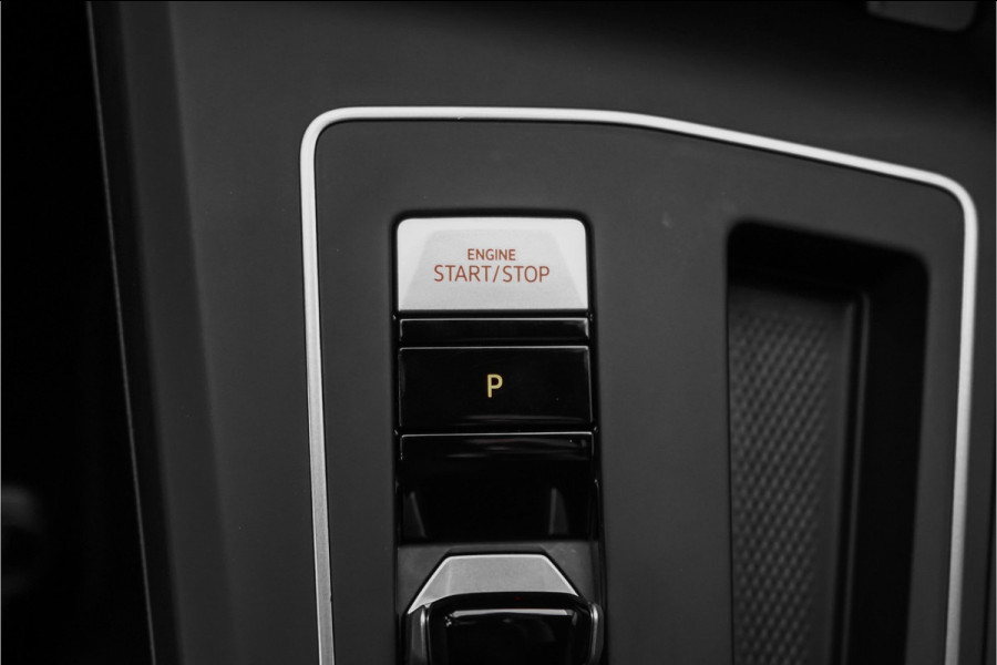 Volkswagen Golf 2.0 TSI GTI IQ Light ACC Stoelverw Camera 19"