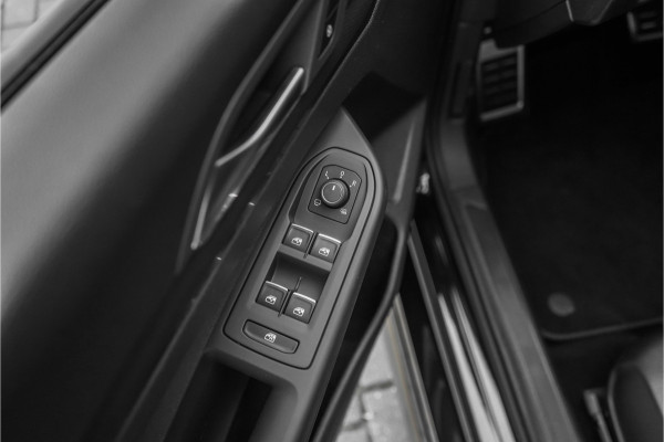 Volkswagen Golf 2.0 TSI GTI IQ Light ACC Stoelverw Camera 19"