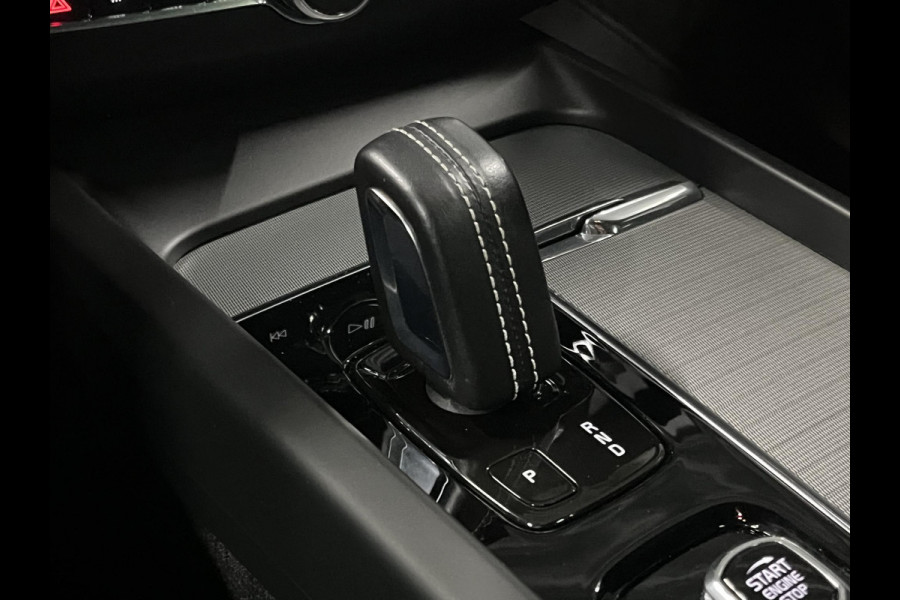 Volvo XC60 T6 Recharge Plug-in Hybrid R-Design Trekhaak | Open dak | 360 camera | Stuur-/stoelverwarming | 22'' inch wielen | Leder | Carplay