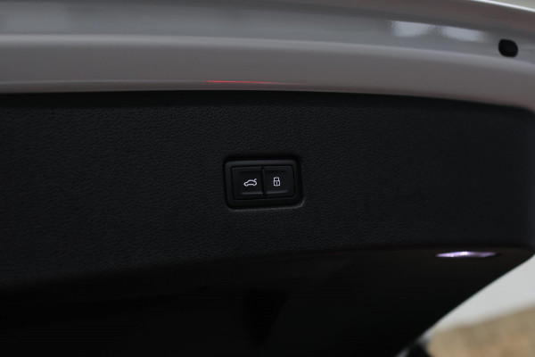 Audi Q8 60 TFSI e Quattro Competition *Pano*RS-Stoelen*B&O*Soft-Close*ABT*