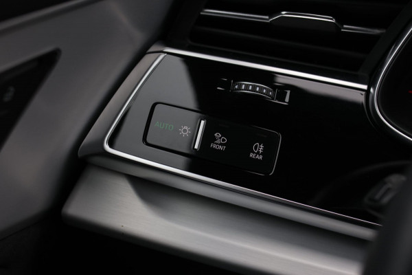 Audi Q8 60 TFSI e Quattro Competition *Pano*RS-Stoelen*B&O*Soft-Close*ABT*
