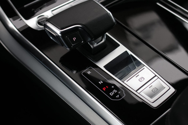Audi Q8 60 TFSI e Quattro Competition *Pano*RS-Stoelen*B&O*Soft-Close*ABT*