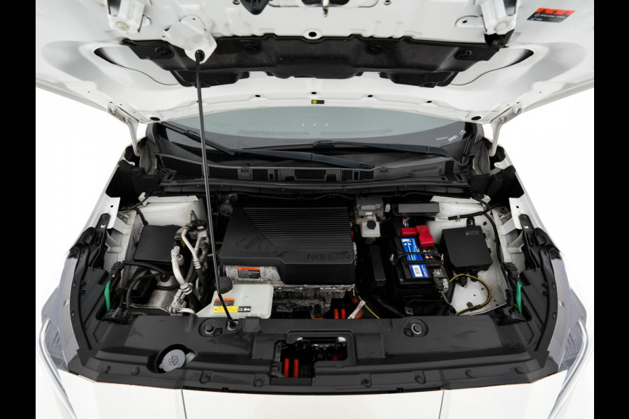 Nissan Leaf Acenta 40 kWh (INCL-BTW) Aut. *HEATPUMP | ADAPTIVE-CRUISE | KEYLESS | TOPVIEW | NAVI-FULLMAP | BLINDSPOT | DAB+ | HEATED-COMFORTSEATS | DIGI-COCKPIT | PRIVACYGLASS | 16"ALU*