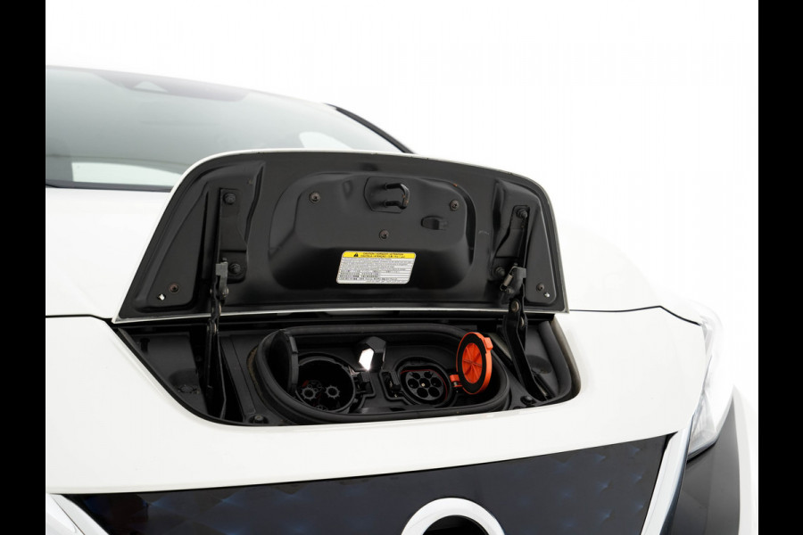 Nissan Leaf Acenta 40 kWh (INCL-BTW) Aut. *HEATPUMP | ADAPTIVE-CRUISE | KEYLESS | TOPVIEW | NAVI-FULLMAP | BLINDSPOT | DAB+ | HEATED-COMFORTSEATS | DIGI-COCKPIT | PRIVACYGLASS | 16"ALU*