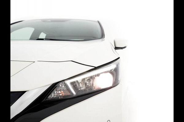 Nissan Leaf Acenta 40 kWh (INCL-BTW) Aut. *HEATPUMP | ADAPTIVE-CRUISE | KEYLESS | TOPVIEW | NAVI-FULLMAP | BLINDSPOT | DAB+ | HEATED-COMFORTSEATS | DIGI-COCKPIT | PRIVACYGLASS | 16"ALU*