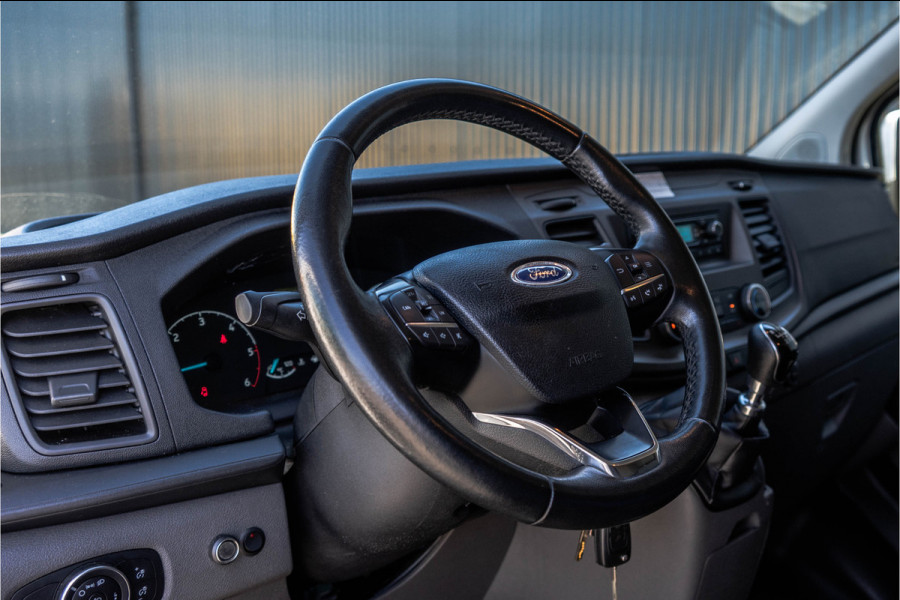 Ford Transit Custom L2H1 | 130PK | Volledig Ingericht | LED | Cruise | PDC | Stoelverw. | Airco | Trekhaak