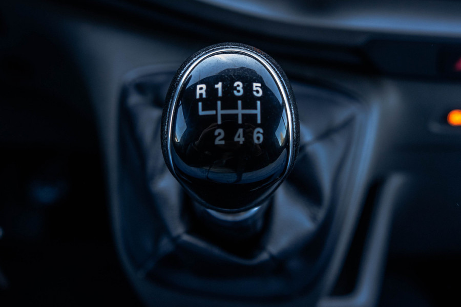 Ford Transit Custom L2H1 | 130PK | Volledig Ingericht | LED | Cruise | PDC | Stoelverw. | Airco | Trekhaak
